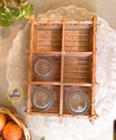 B002: Bamboo Glass Stand.
