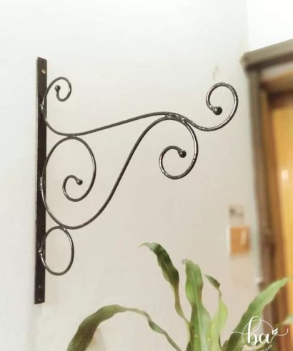 Metal Wall Hanger